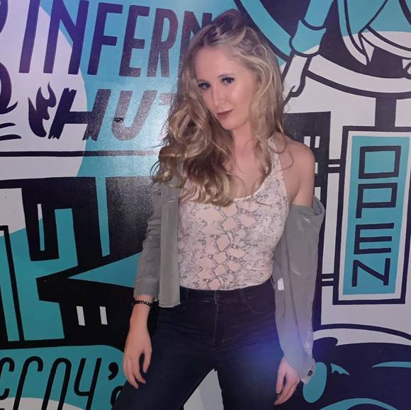 Meet your Posher, Allie - Picture 1 of 1